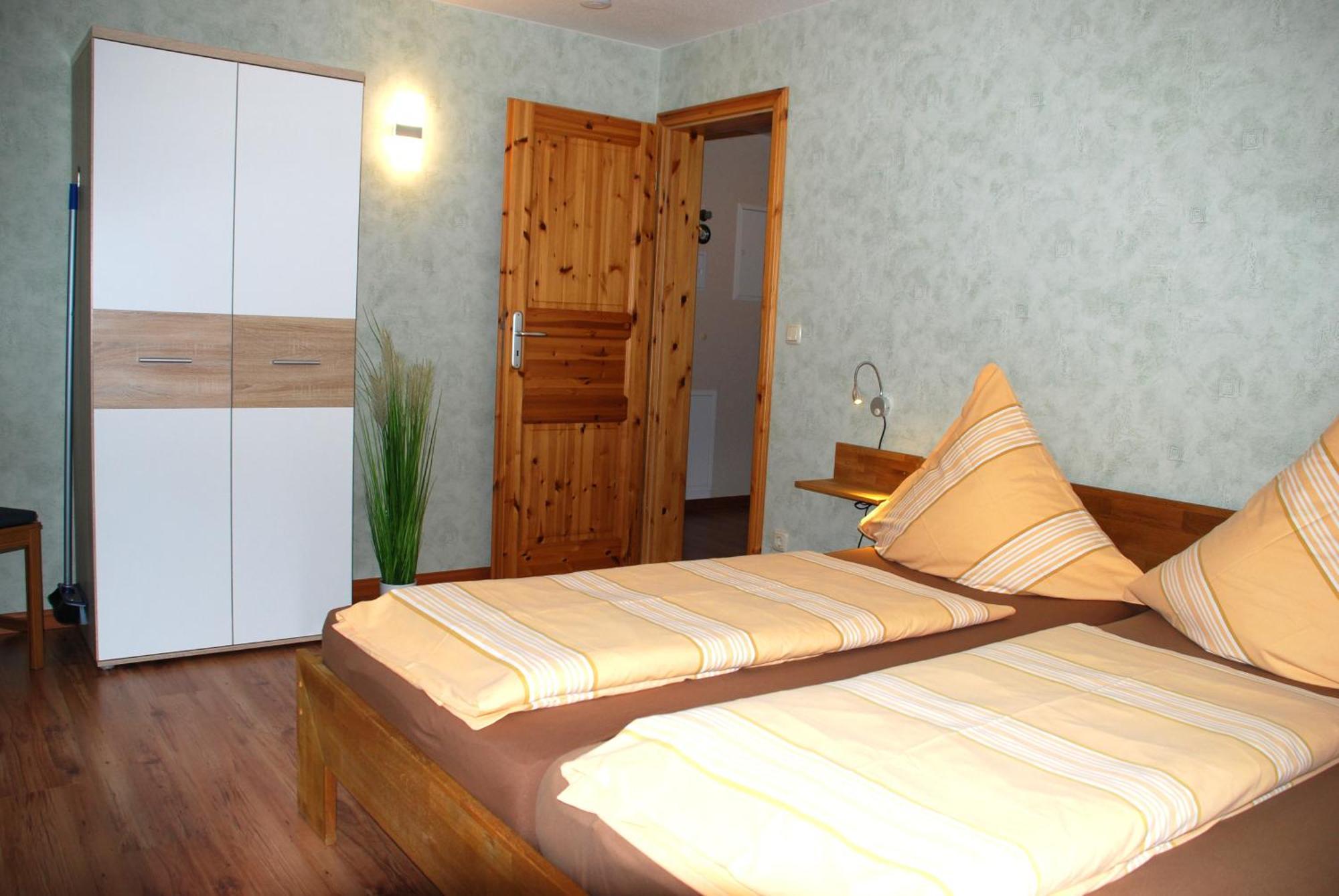 Fh Am Osterbrunnen Hotel Хинтерхермсдорф Екстериор снимка